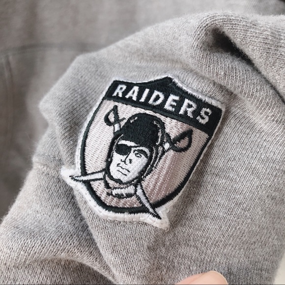 Vintage Mitchell & Ness Oakland Raiders hoodie - Picture 6 of 7